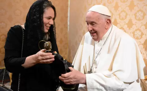 Embajadora present� cartas credenciales al papa Francisco