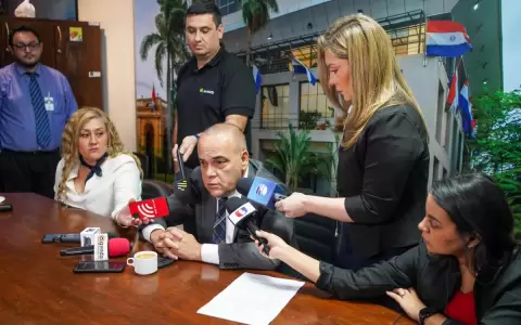 "Bachi" defiende designaci�n de Rivas para renegociar Anexo C: "Todos tenemos m�ritos"