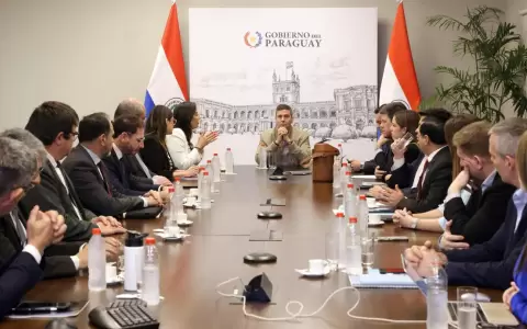 Pe�a encabez� reuni�n donde evaluaron proyectos sobre la cuenca del Paran�