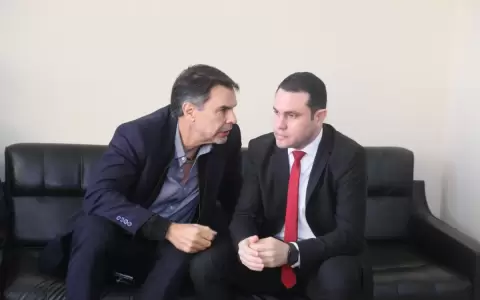 Caso t�tulo falso: inicia audiencia preliminar del senador Hern�n Rivas