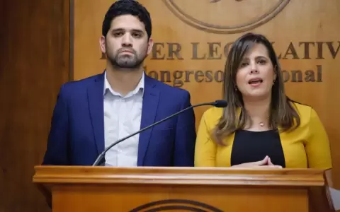 Kattya Gonz�lez y Ra�l Ben�tez confirman ruptura con el PEN