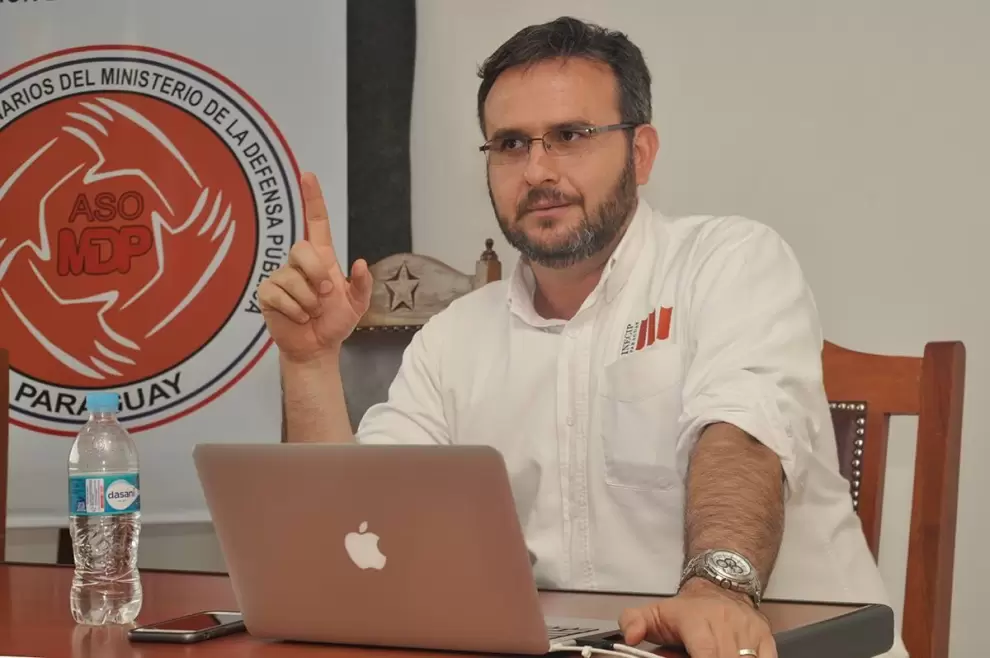 La narco-mafia "est� insertada en el Estado", afirma el crimin�logo Juan Martens