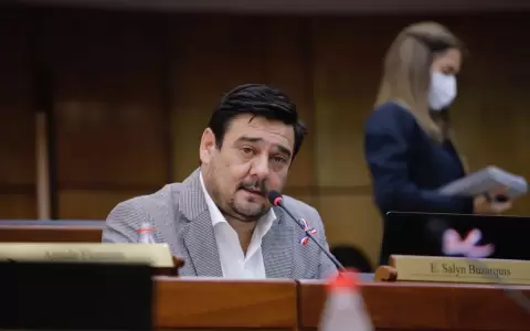 Buzarquis, contra las cuerdas
