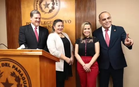 Senadora sigue sin dar explicaciones sobre uso particular del veh�culo del Congreso