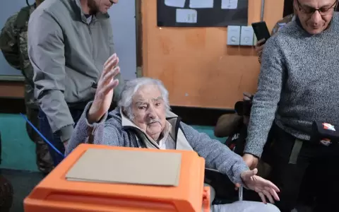 Elecciones Uruguay 2024: vot� Jos� Mujica y dijo que "siempre hay voto castigo"