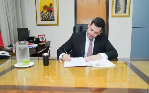 Latorre acepta renuncia de Anadelia Acosta, funcionaria implicada en estafa