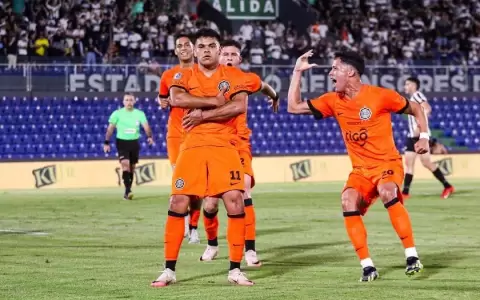 Olimpia vence a Libertad y sigue firme como �nico l�der
