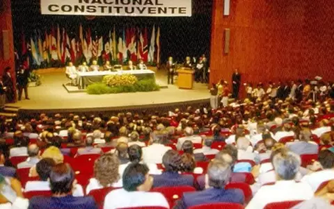 Advierten de que una eventual constituyente tambi�n tendr�a aplastante mayor�a colorada