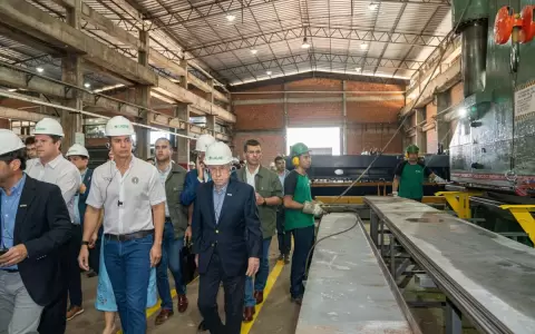 Firma inaugura nueva planta para elaborar chapas termoac�sticas en Roque Alonso