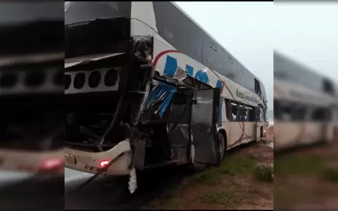 Bus de larga distancia sufre accidente en Caacup�