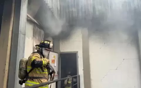 A�n no se controla incendio en Pechug�n y dos personas est�n internadas