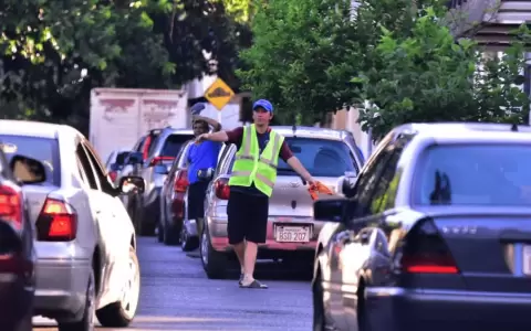 Piden intervenci�n municipal ante cuidacoches que operan cerca de hospital c�ntrico asunceno