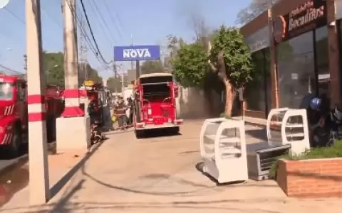 Reportan gran incendio en papeler�a en Lambar�