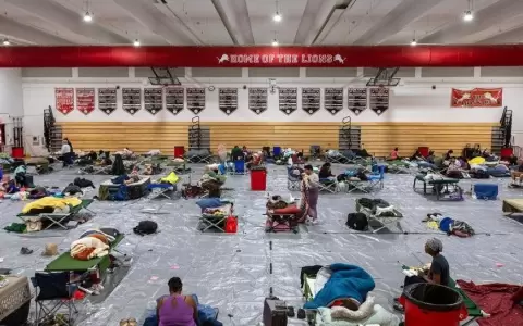 Paraguayos se instalan en refugios de Florida