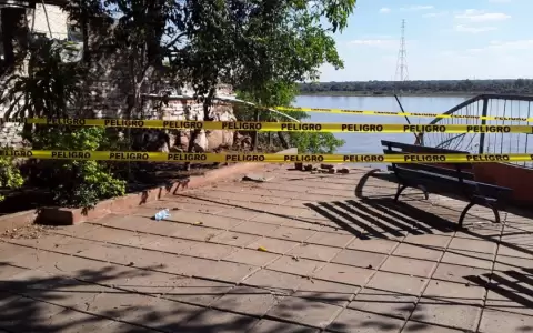 Mirador de It� Pyta Punta al borde del derrumbe luego de a�os de abandono