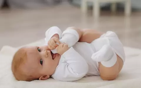 El tipo de parto condiciona la microbiota intestinal de los beb�s, explica especialista