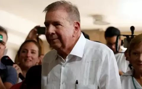 Edmundo Gonz�lez se re�ne con un rector del CNE de Venezuela
