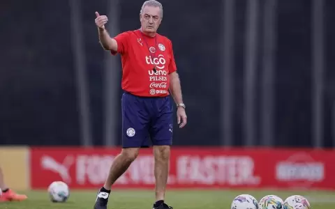Albirroja: Gustavo Alfaro completa la lista para el combo de octubre