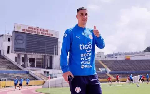 Con l�nea de 5: la formaci�n de Paraguay ante Ecuador