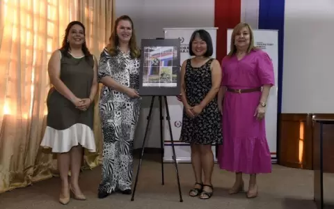 Presentan estampilla por el 30� aniversario del Instituto Nacional de Salud