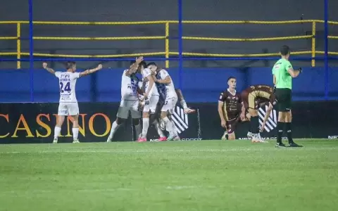 Nacional cae ante Ameliano y se aleja del l�der Olimpia