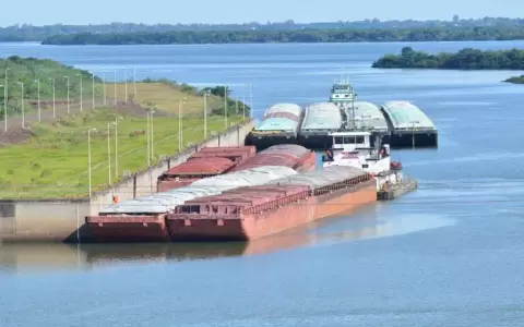 Bajante persiste y golpea al comercio fluvial