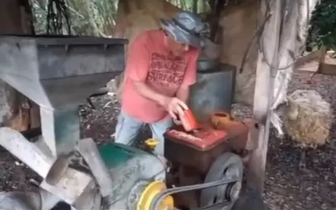 Adulto mayor trabajando.