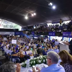 PLRA enfrenta su convenci�n entre la indefinici�n pol�tica y la sombra del cartismo