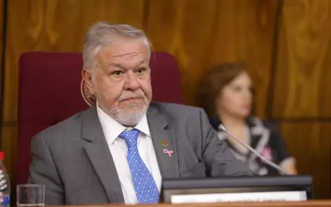 Titular del IPS justifica adquisici�n de bonos y rechaza posible da�o patrimonial