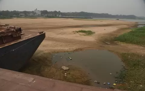 Bajante reduce a charcos y espejos de agua el r�o Paraguay