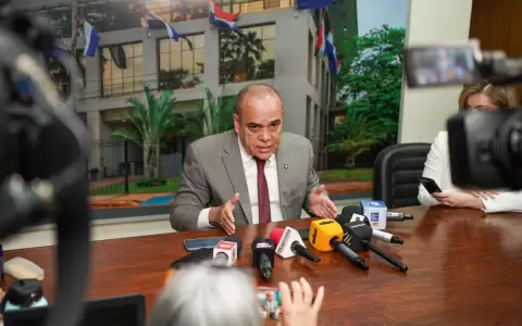 �Bachi� N��ez niega desigualdad con cupos de combustibles y seguro m�dico vip para legisladores