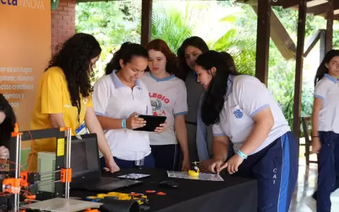 Estudiantes de los �ltimos a�os de la Educaci�n Escolar B�sica.