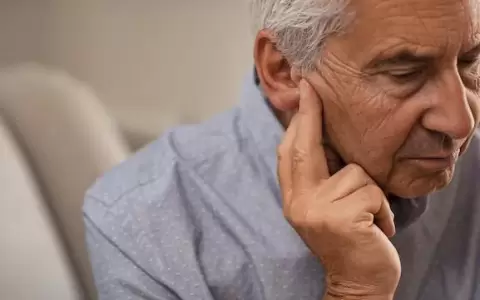 El impacto de la p�rdida auditiva: c�mo afecta el deterioro cognitivo en adultos