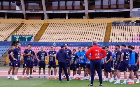 Albirroja: Gustavo Alfaro tiene al reemplazo de Junior Alonso