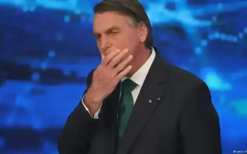 Justicia mantiene confiscaci�n del pasaporte de Bolsonaro