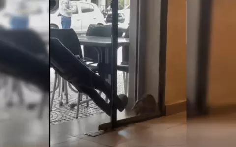 Filman indignante trato a mykur? frente a local gastron�mico