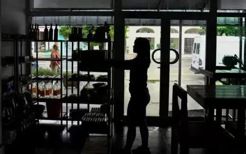Cuba paraliza actividad laboral por "emergencia energ�tica"
