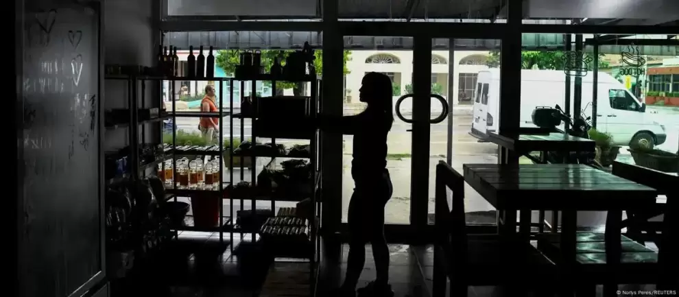 Cuba paraliza actividad laboral por "emergencia energética"
