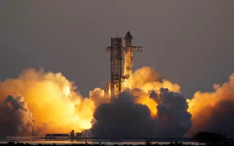 SpaceX atrapa con �xito el cohete Starship con sus brazos 'Mechazilla'