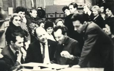 Contin�a abierta la muestra fotogr�fica "Flores, creador de la Guarania", en la Manzana