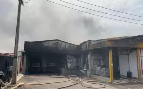El fuego est� controlado en f�brica de Capiat�