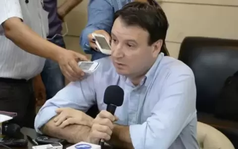 Hasta oficialistas bajan pulgar a pol�mico consejero de IPS