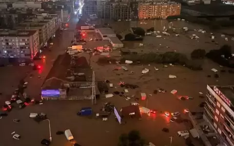 Inundaciones repentinas dejan m�s de 50 muertos en Valencia, Espa�a