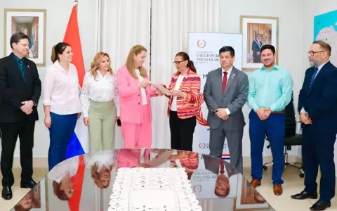 Asume nueva titular del Inc�n tras reclamo de pacientes
