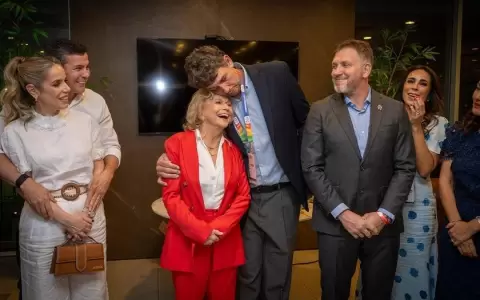 Alejandro Dom�nguez agradece homenaje a su madre