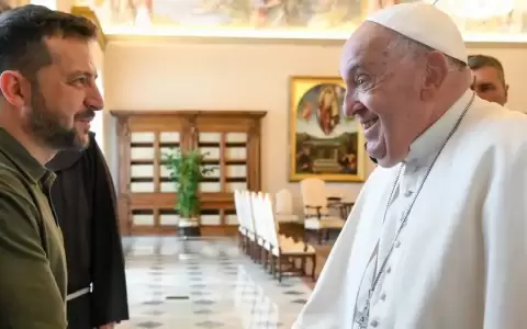 Zelenski fue recibido por el papa Francisco en el Vaticano