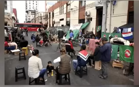 Campesinos acampan frente al Indert exigiendo tierras