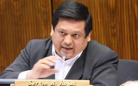 Senador dice que habr�a m�s autoridades involucradas en tr�fico de armas