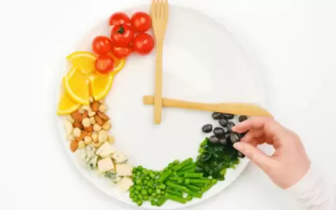 �Comer menos alarga la vida? Cient�ficos revelan qu� dieta favorece la longevidad