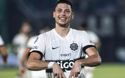 Olimpia remonta a Trinidense y se mantiene como �nico l�der